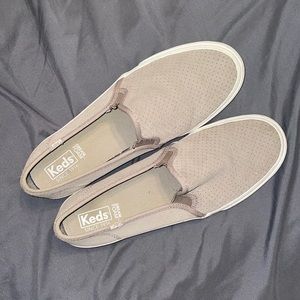 Keds tan suede slip on sneakers • size 9